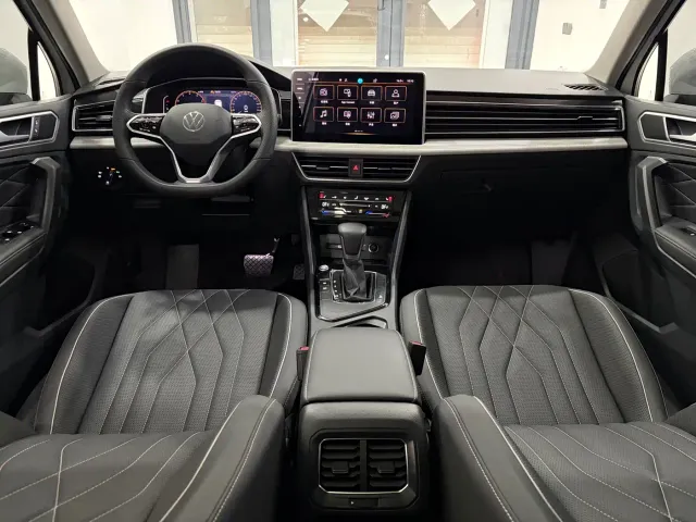 Volkswagen Tiguan L — Фото автомобиля 11
