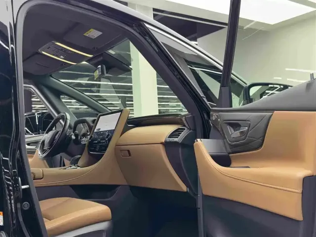 Toyota Alphard — Фото автомобиля 10