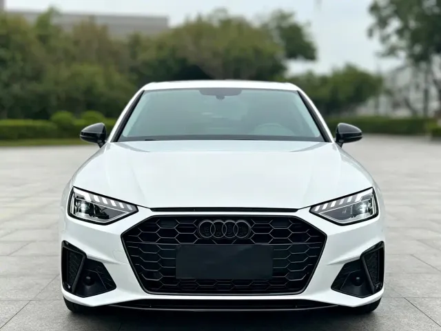 Фотография автомобиля — Audi A4L