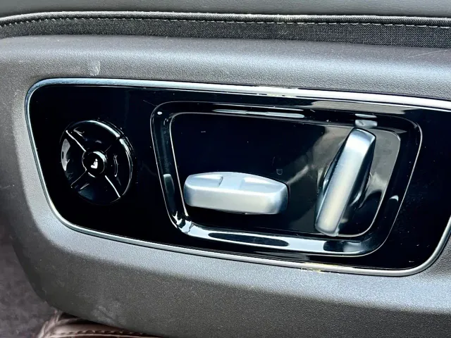 Li Auto L8 — Фото автомобиля 11