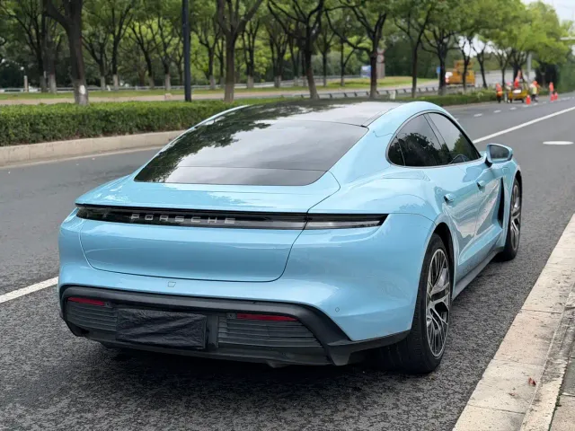 Porsche Taycan — Фото автомобиля 5