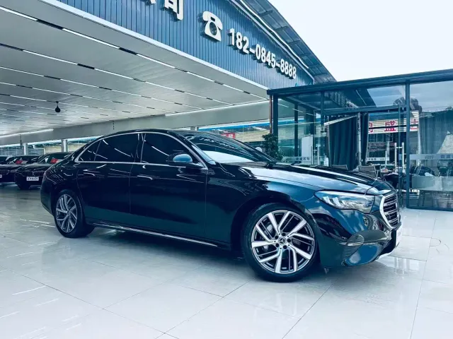 Mercedes-Benz E-Class — Фото автомобиля 3