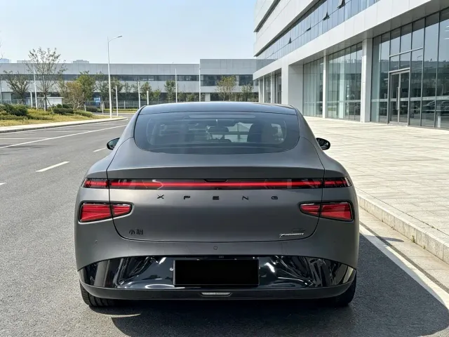 Xpeng P7 — Фото автомобиля 11