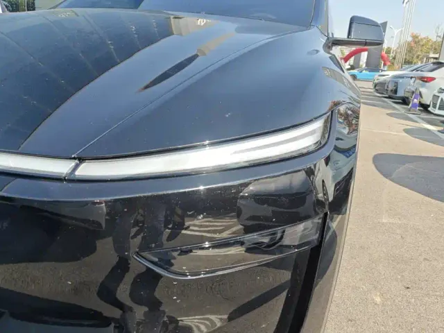 Tesla Model Y — Фото автомобиля 5