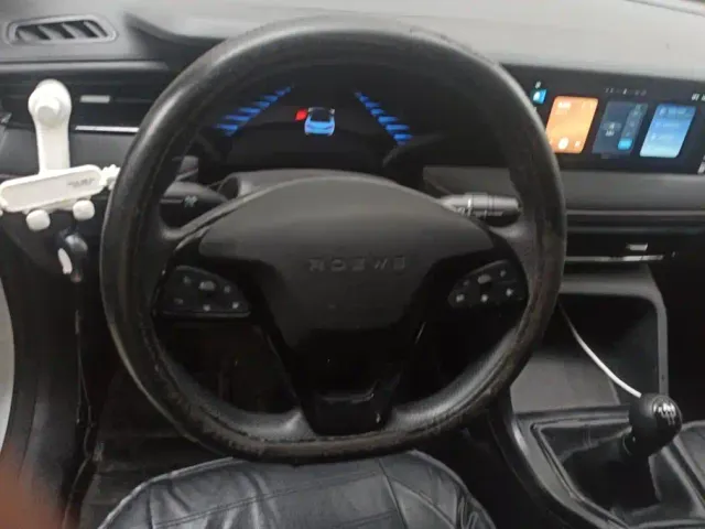 Roewe i5 — Фото автомобиля 15