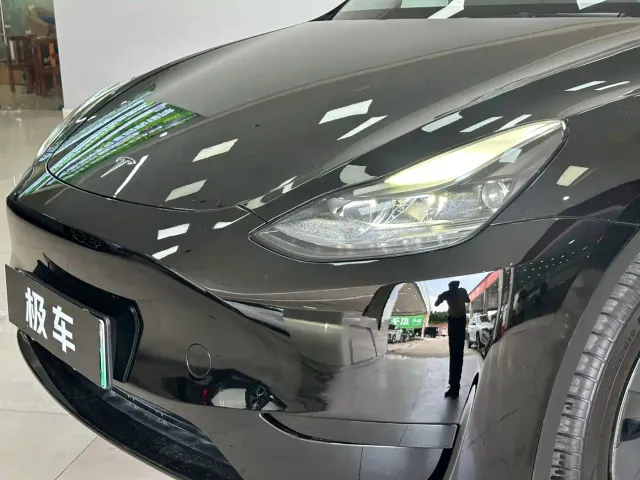 Tesla Model Y — Фото автомобиля 18