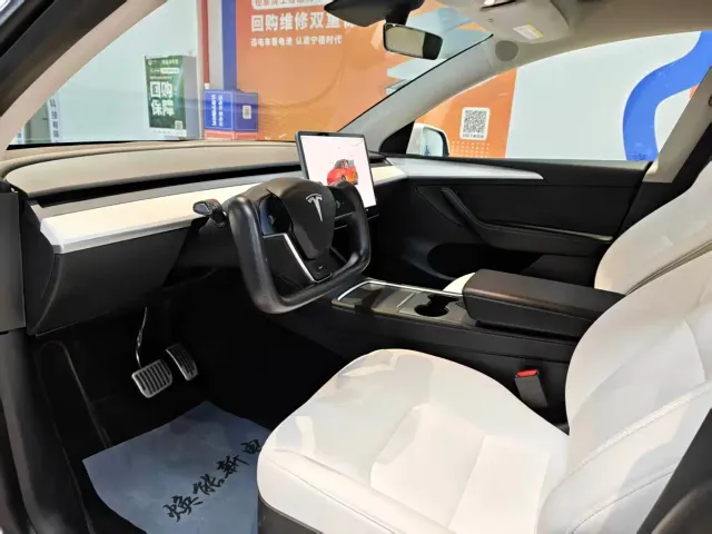 Tesla Model Y — Фото автомобиля 6
