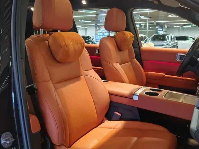 Li Auto L8 — Фото автомобиля 23