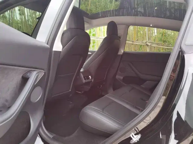 Tesla Model Y — Фото автомобиля 5