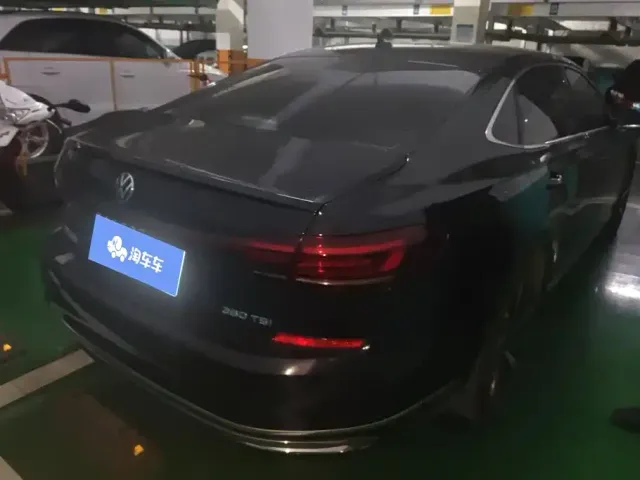 Volkswagen Passat — Фото автомобиля 3
