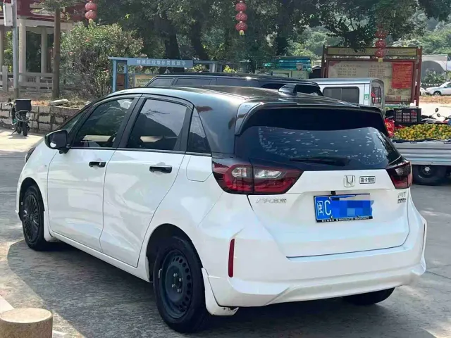 Honda Fit — Фото автомобиля 4
