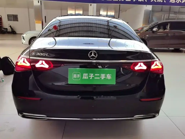 Mercedes-Benz E-Class — Фото автомобиля 3