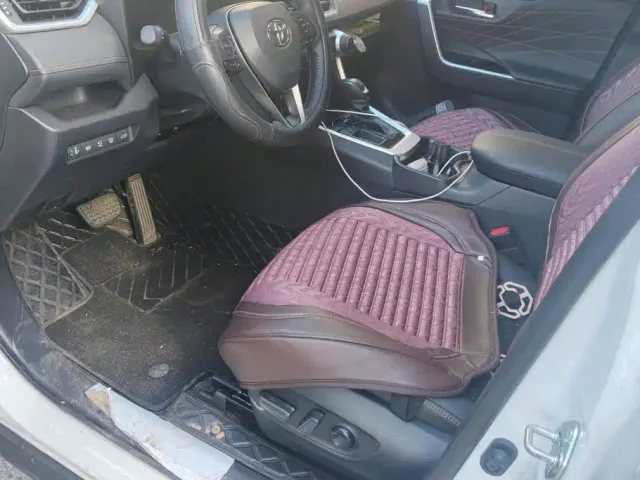 Toyota RAV4 — Фото автомобиля 9