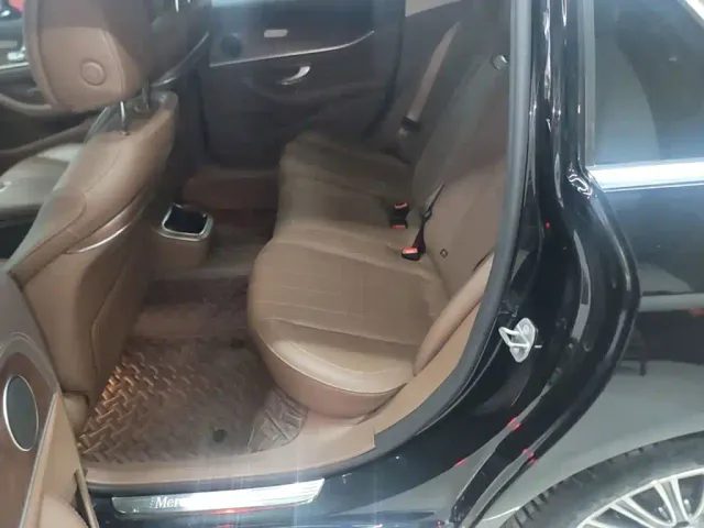 Mercedes-Benz E-Class — Фото автомобиля 16