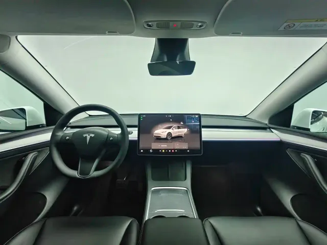 Tesla Model Y — Фото автомобиля 15
