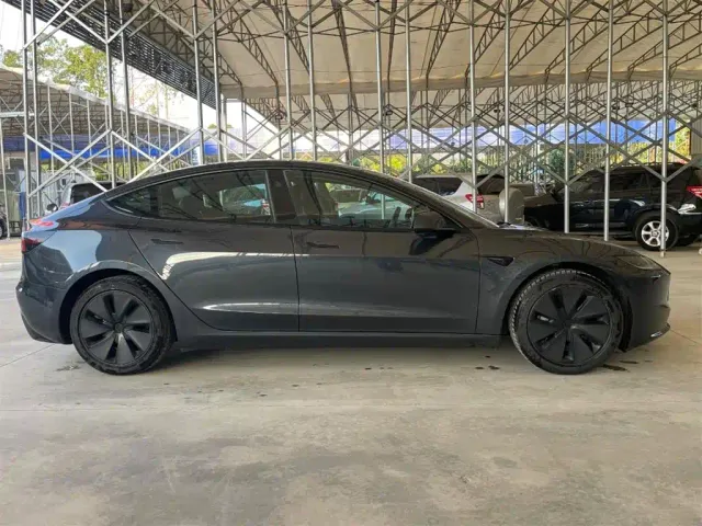Tesla Model 3 — Фото автомобиля 9