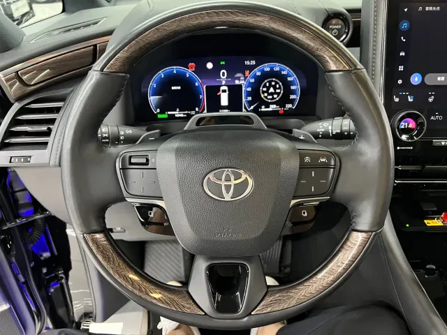 Toyota Alphard — Фото автомобиля 23