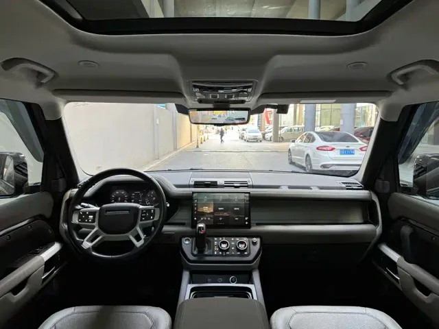 Land Rover Defender — Фото автомобиля 11