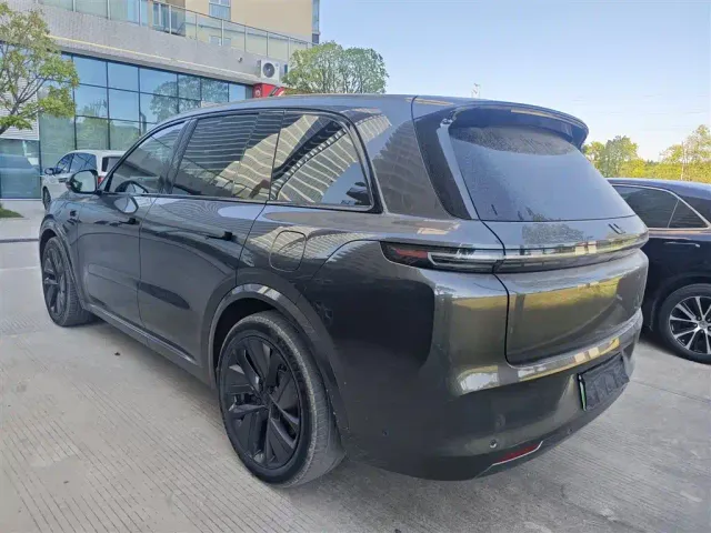 Li Auto L8 — Фото автомобиля 5