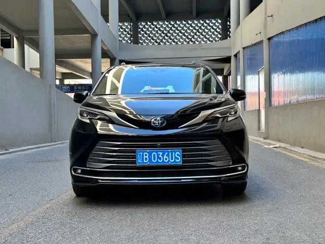 Фотография автомобиля — Toyota Sienna