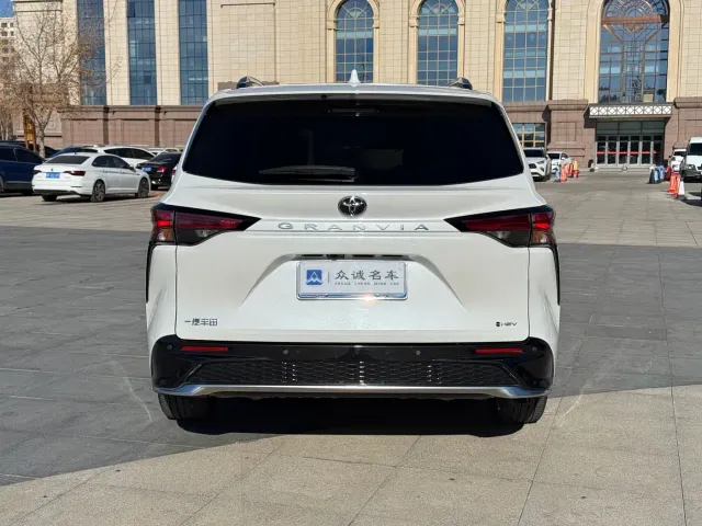 Toyota Granvia — Фото автомобиля 8