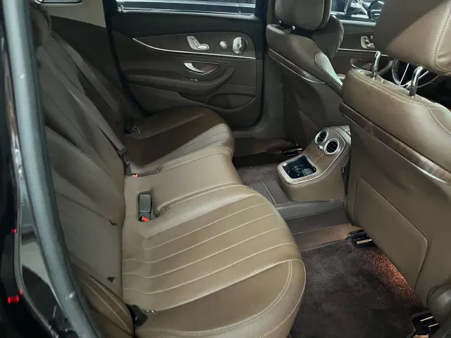 Mercedes-Benz E-Class — Фото автомобиля 9