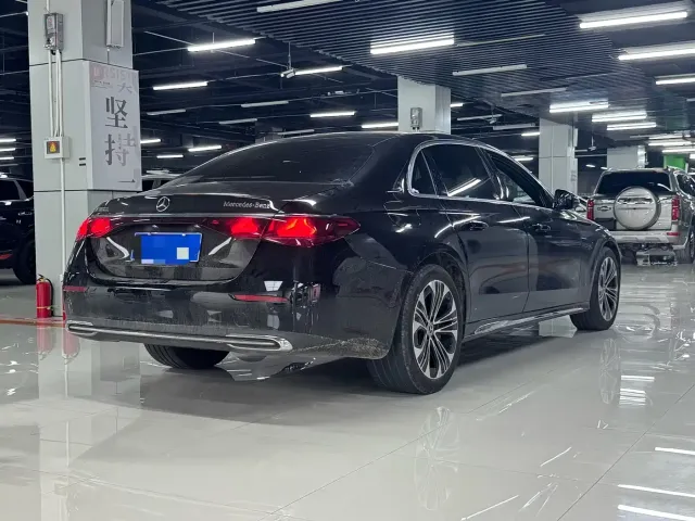 Mercedes-Benz E-Class — Фото автомобиля 8