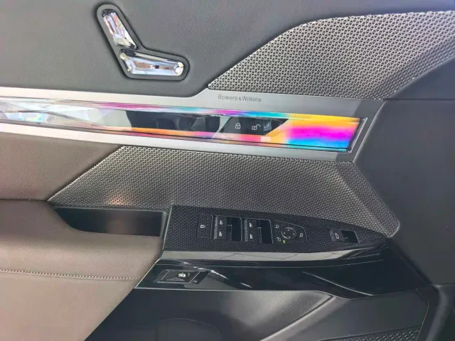 BMW i7 — Фото автомобиля 5