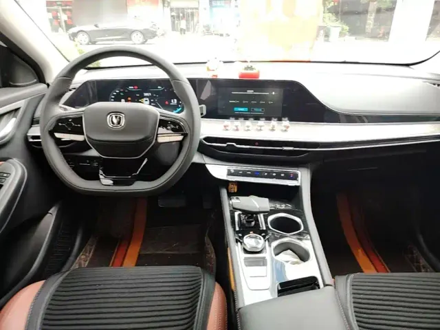 Changan Eado — Фото автомобиля 5