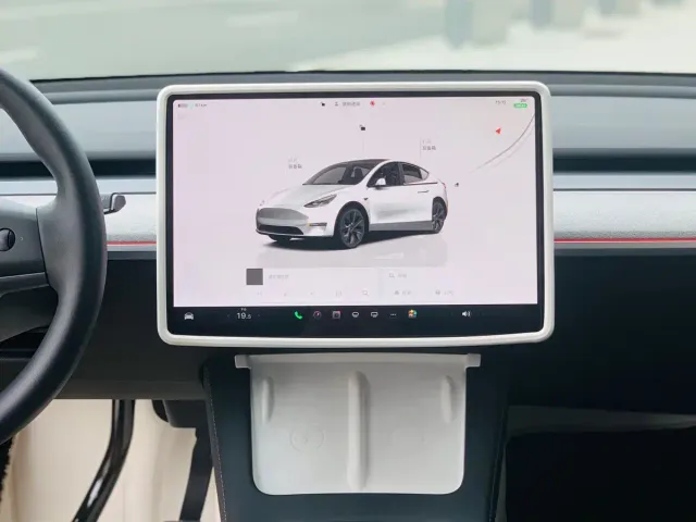 Tesla Model Y — Фото автомобиля 16