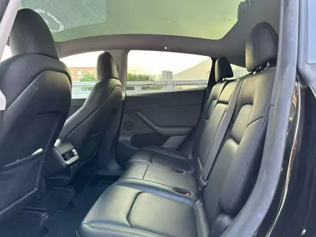Tesla Model Y — Фото автомобиля 6