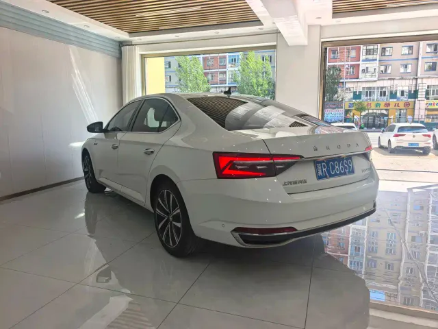 Skoda Superb — Фото автомобиля 6