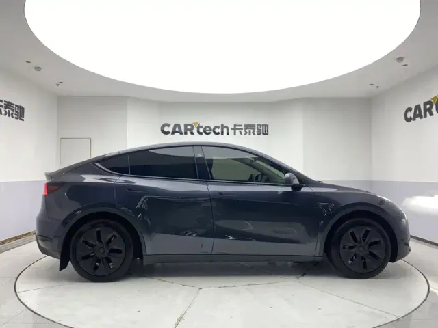Tesla Model Y — Фото автомобиля 4