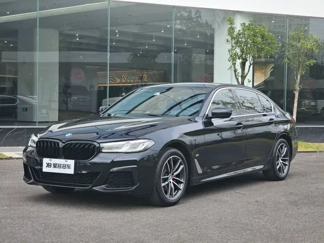 Фотография автомобиля — BMW 5 Series