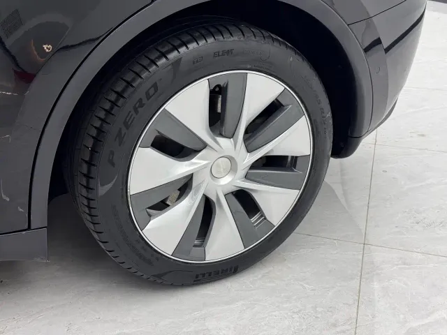 Tesla Model Y — Фото автомобиля 4