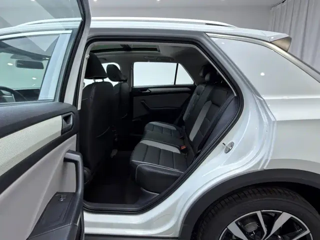 Volkswagen T-Roc — Фото автомобиля 12