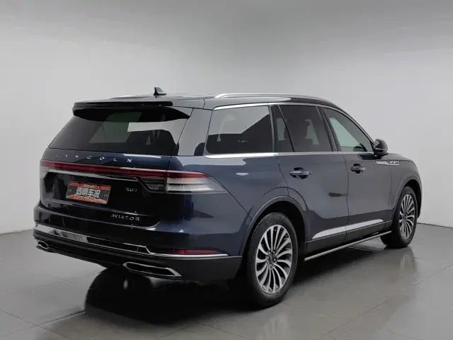 Lincoln Aviator — Фото автомобиля 2