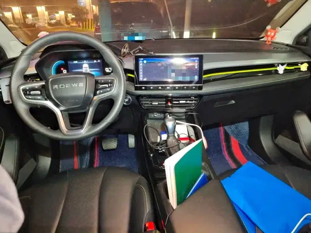 Roewe i5 — Фото автомобиля 10