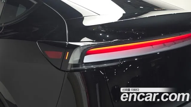 Tesla Model Y — Фото автомобиля 22