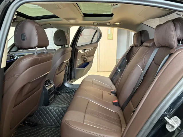 BMW 5 Series — Фото автомобиля 14