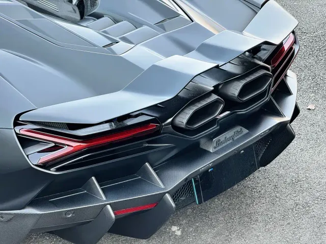 Lamborghini Revuelto — Фото автомобиля 11