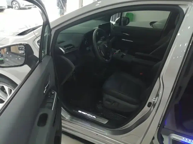 Toyota Sienna — Фото автомобиля 15