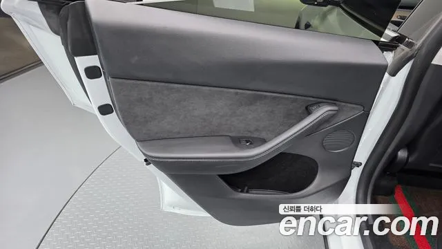 Tesla Model Y — Фото автомобиля 25