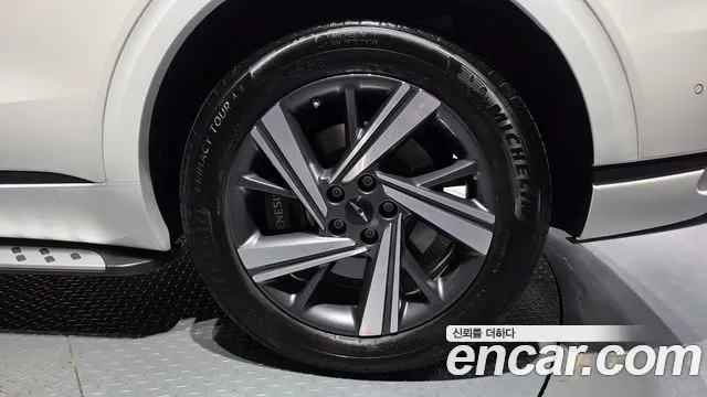 Genesis GV70 2.5T Бензин 2WD — Фото автомобиля 21
