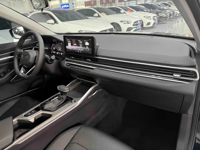 Geely Emgrand — Фото автомобиля 18