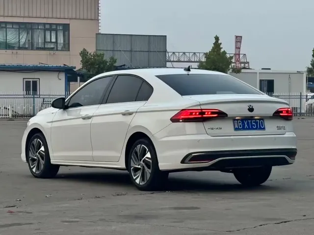 Volkswagen Bora — Фото автомобиля 4