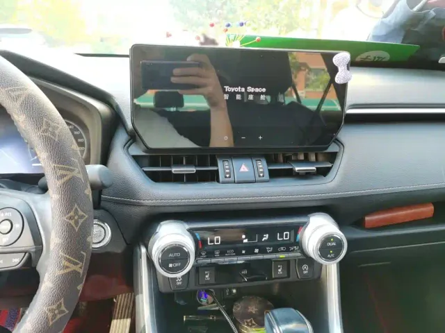 Toyota RAV4 — Фото автомобиля 5