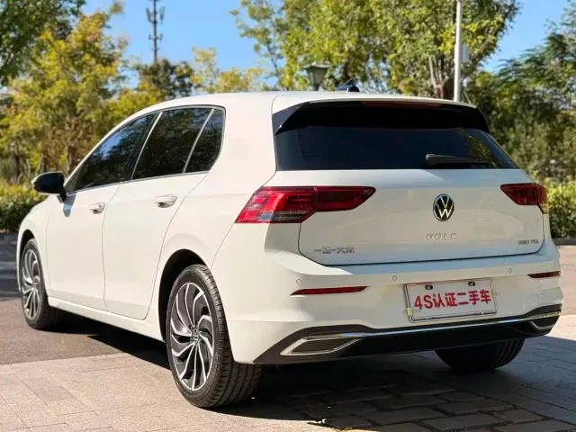 Volkswagen Golf — Фото автомобиля 7