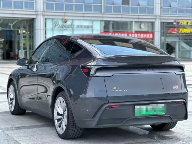 Tesla Model Y — Фото автомобиля 6