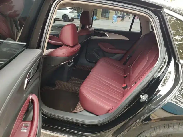 Hongqi H5 — Фото автомобиля 14